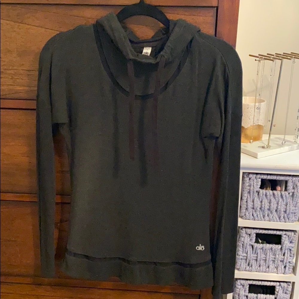 ALO Yoga pullover